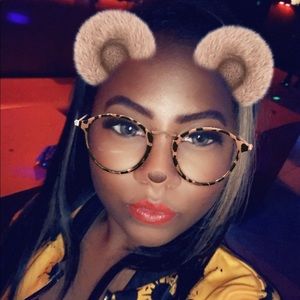 Meet your Posher, Adriane